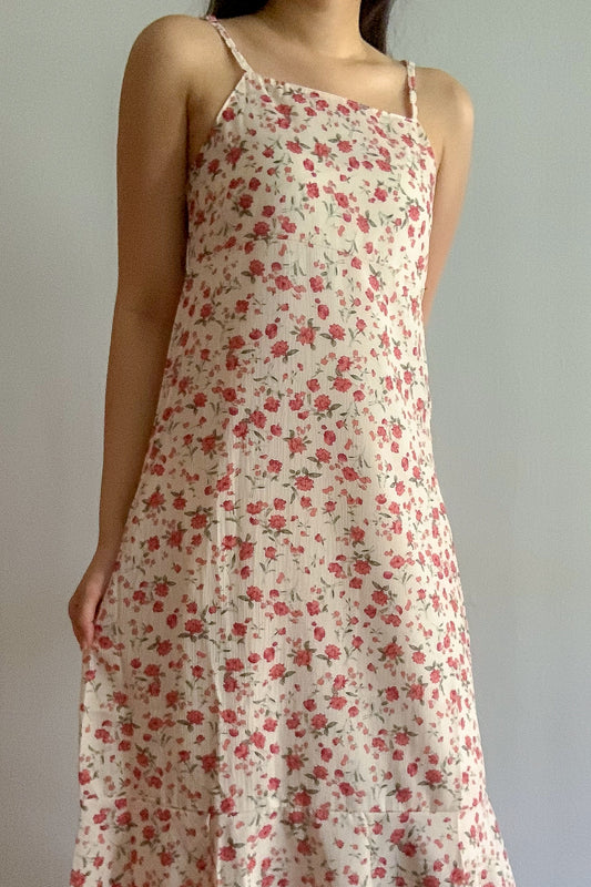 A casual floral printed dress with accentuated hip line and flare bottom. Features a square neckline, thin material perfect for summer