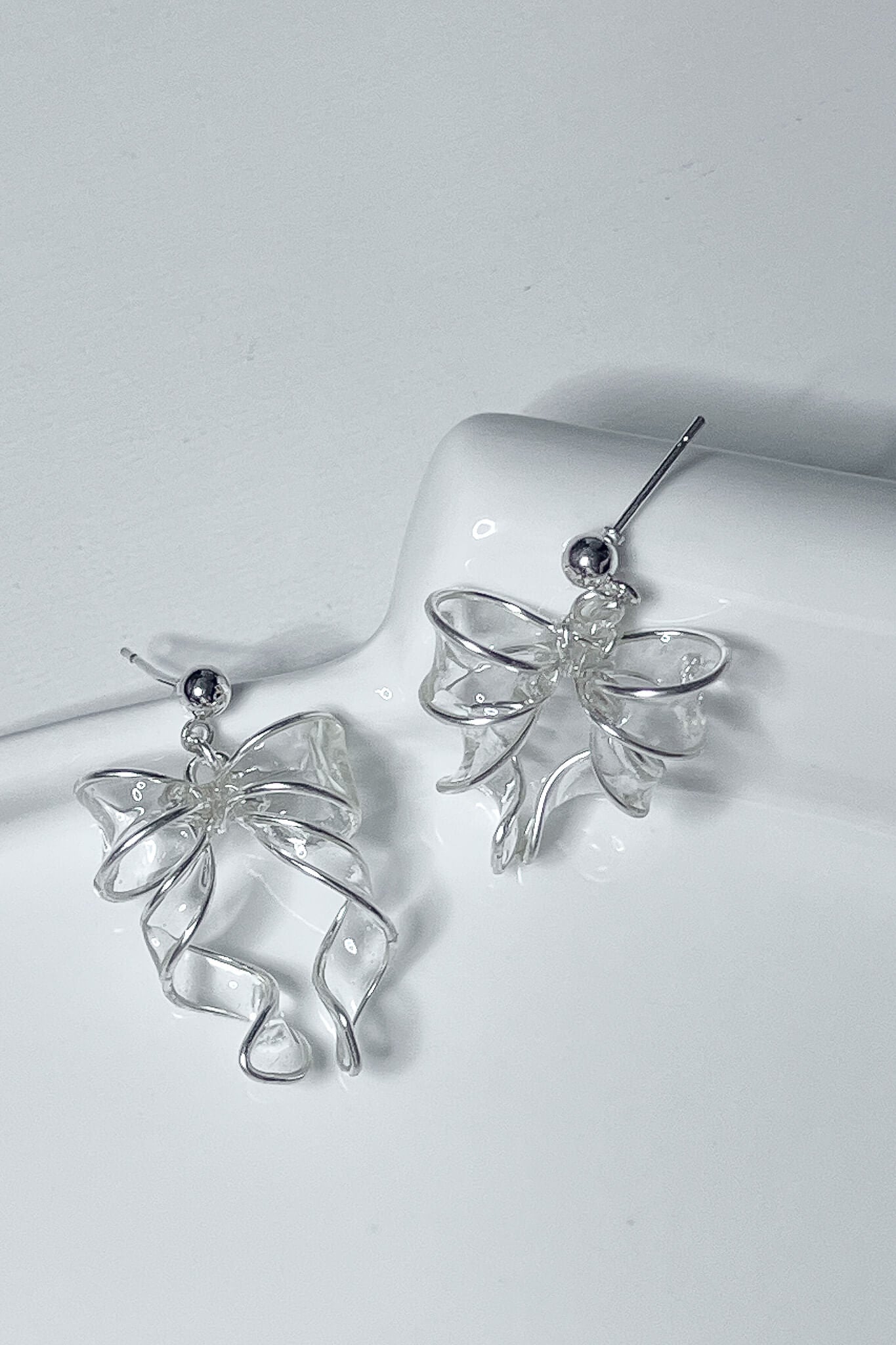 handmade wire and resin bow ribbon earrings, silver and transparent 3d look, dangle earrings 