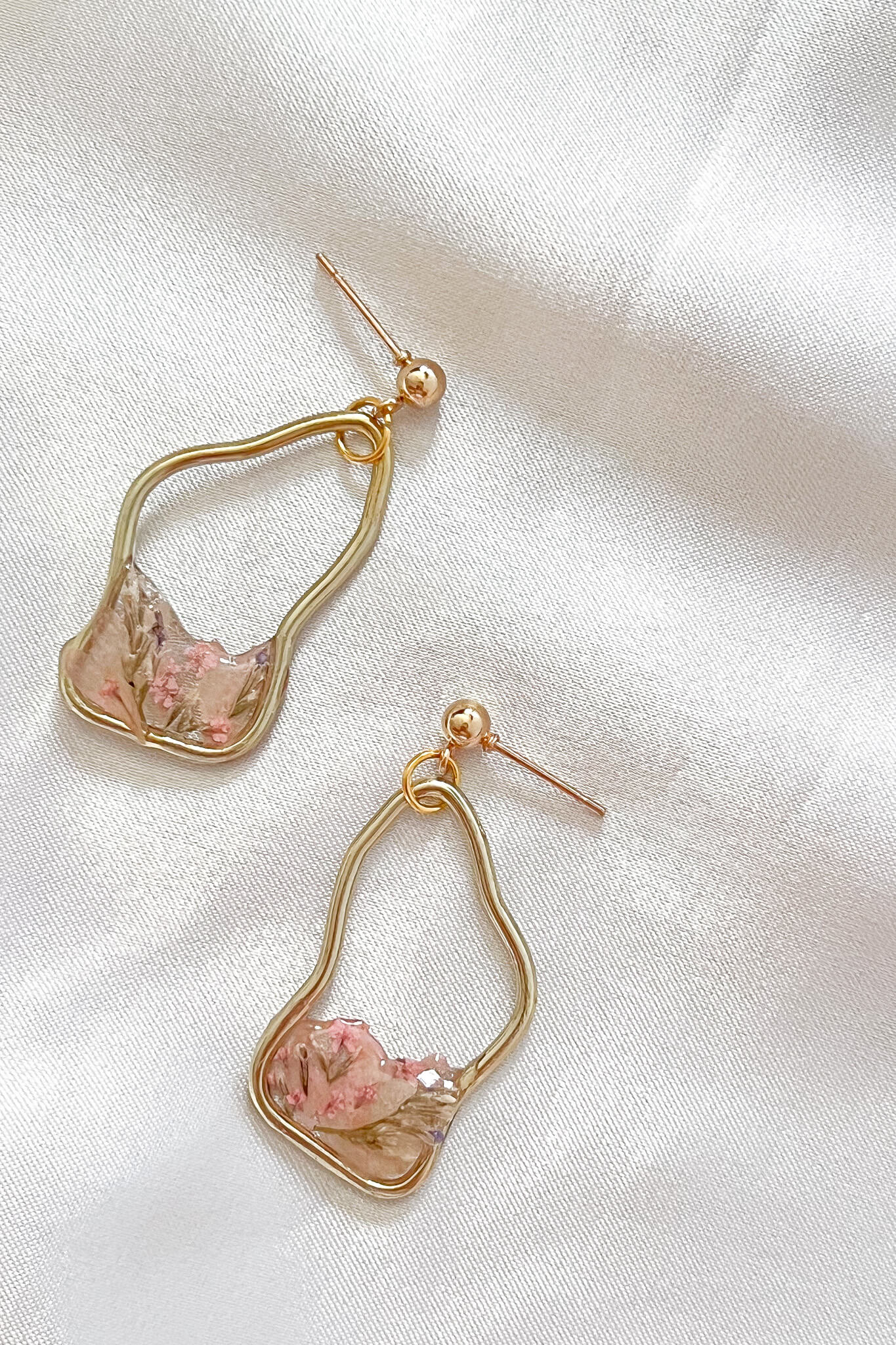 Handmade resin dangle earrings with gold hardware and dried flowers