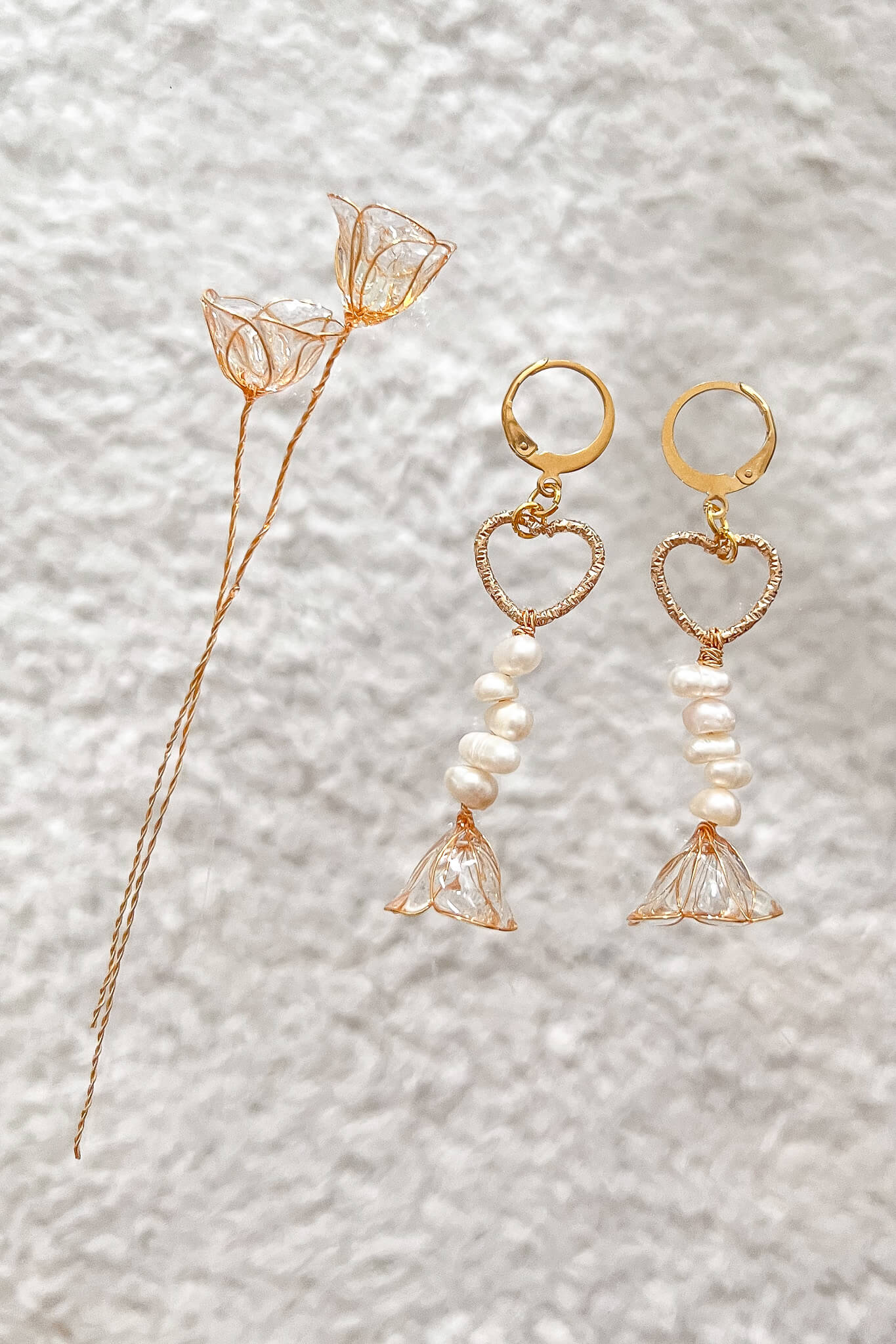 Heart shape Huggie Hoops with wire resin flower earrings and baroque pearls. rose gold 