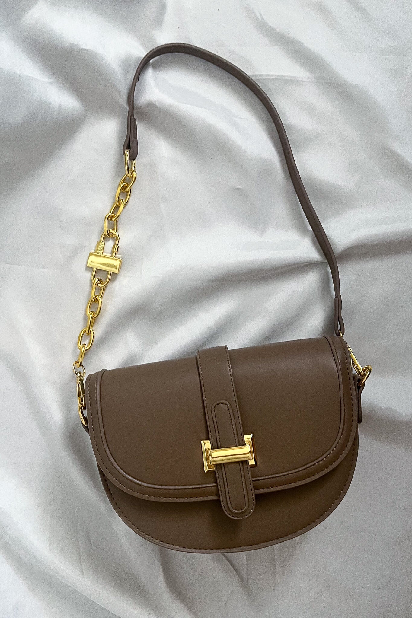 Chain Strap Saddle Bag with H logo buckle 