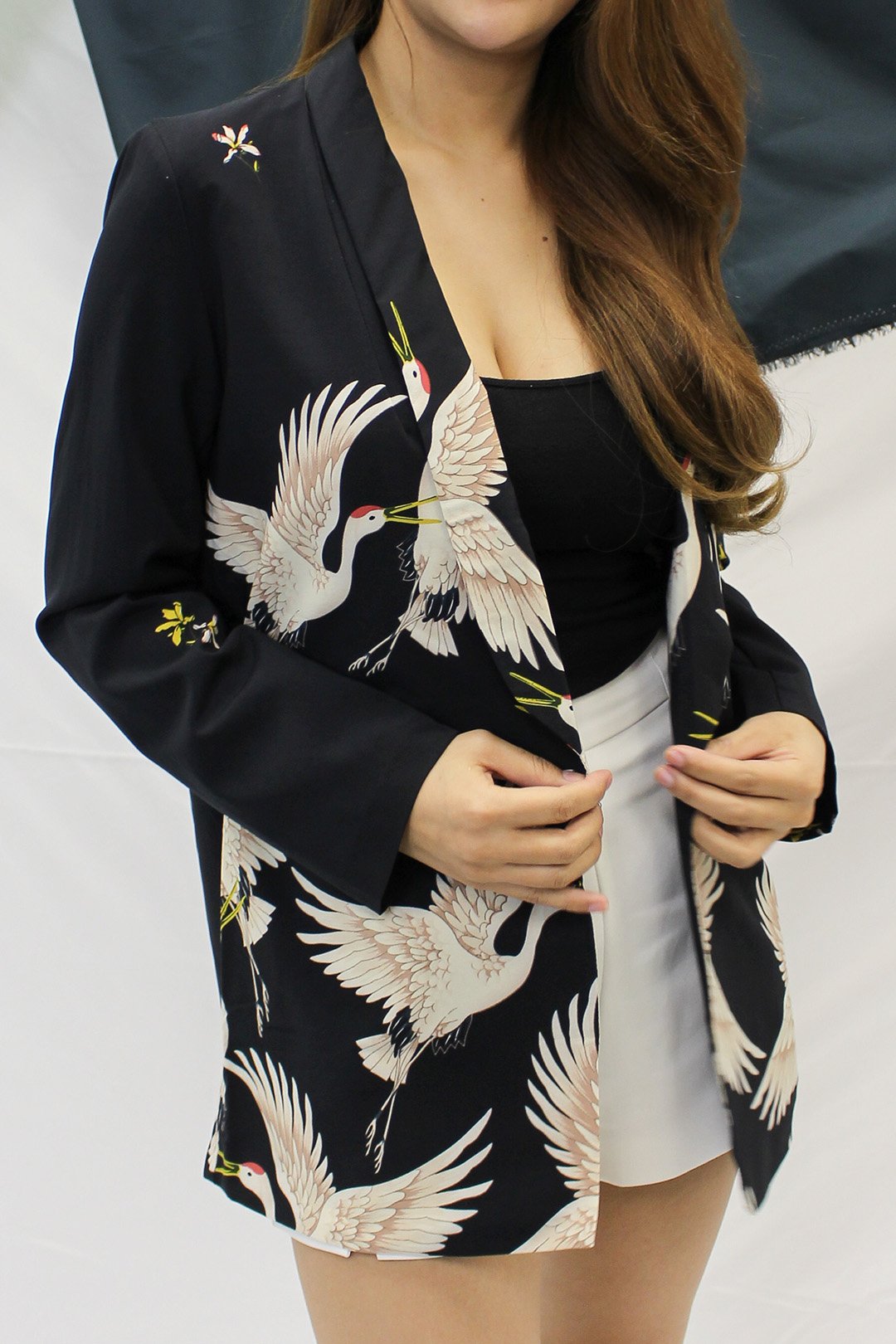 A Zara inspired crane printed blazer, suitable for oversized fit. It comes with a waist belt as well.