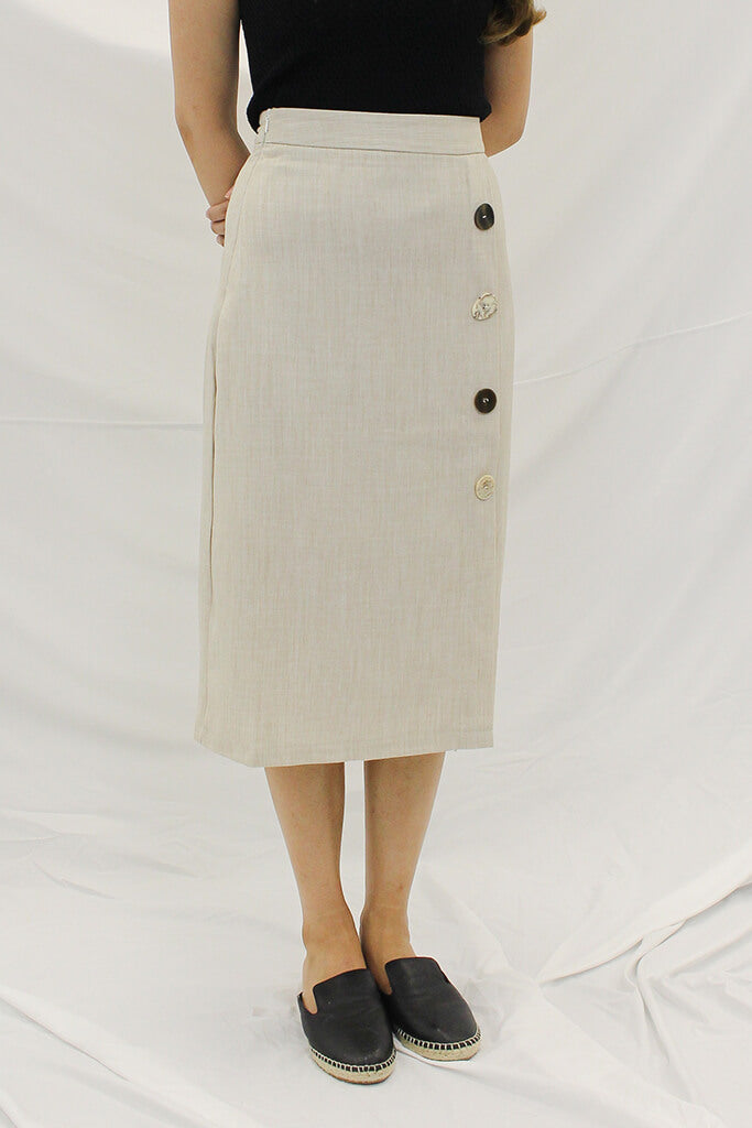 Minimalist midi skirt with buttons