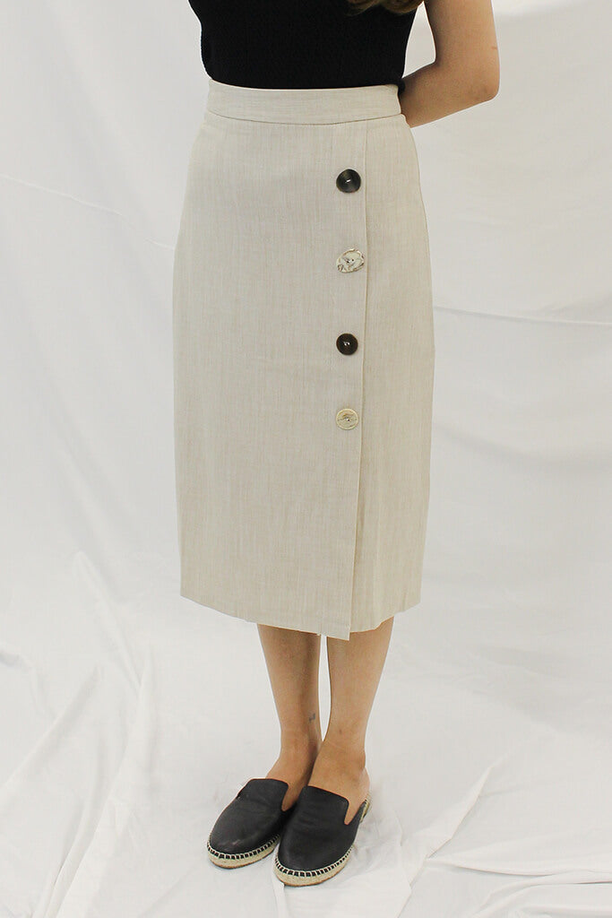 Minimalist midi skirt with buttons