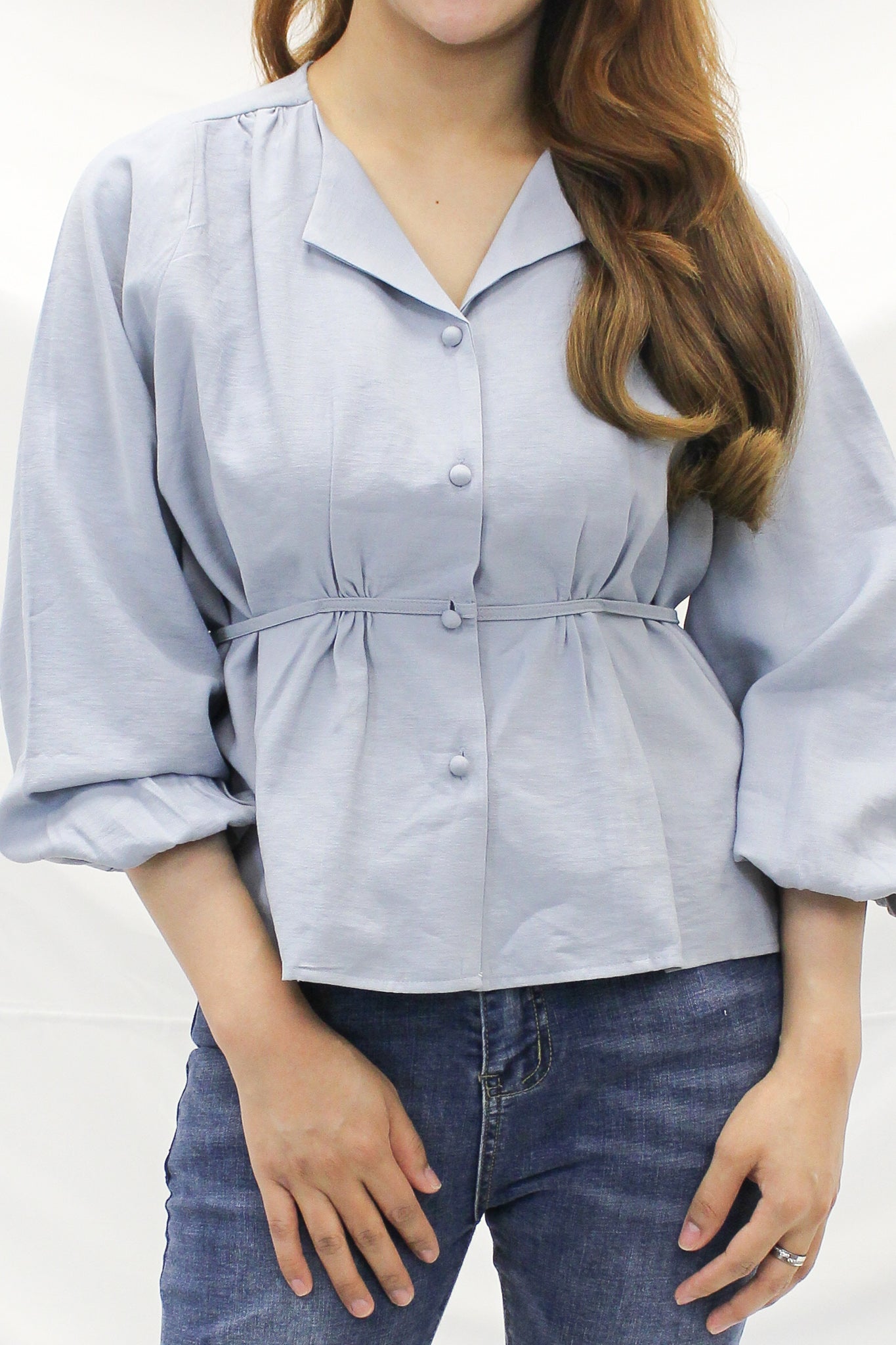 A peplum top with waist tie to bring in your waist. Complete with puffy long sleeves, perfect for workwear