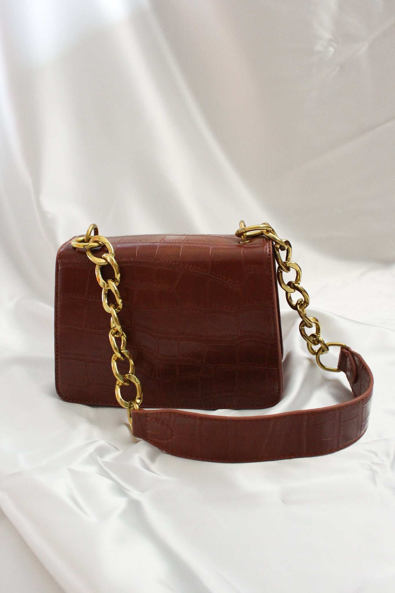 Small PU leather flap bag with changeable straps. Perfect for date nights