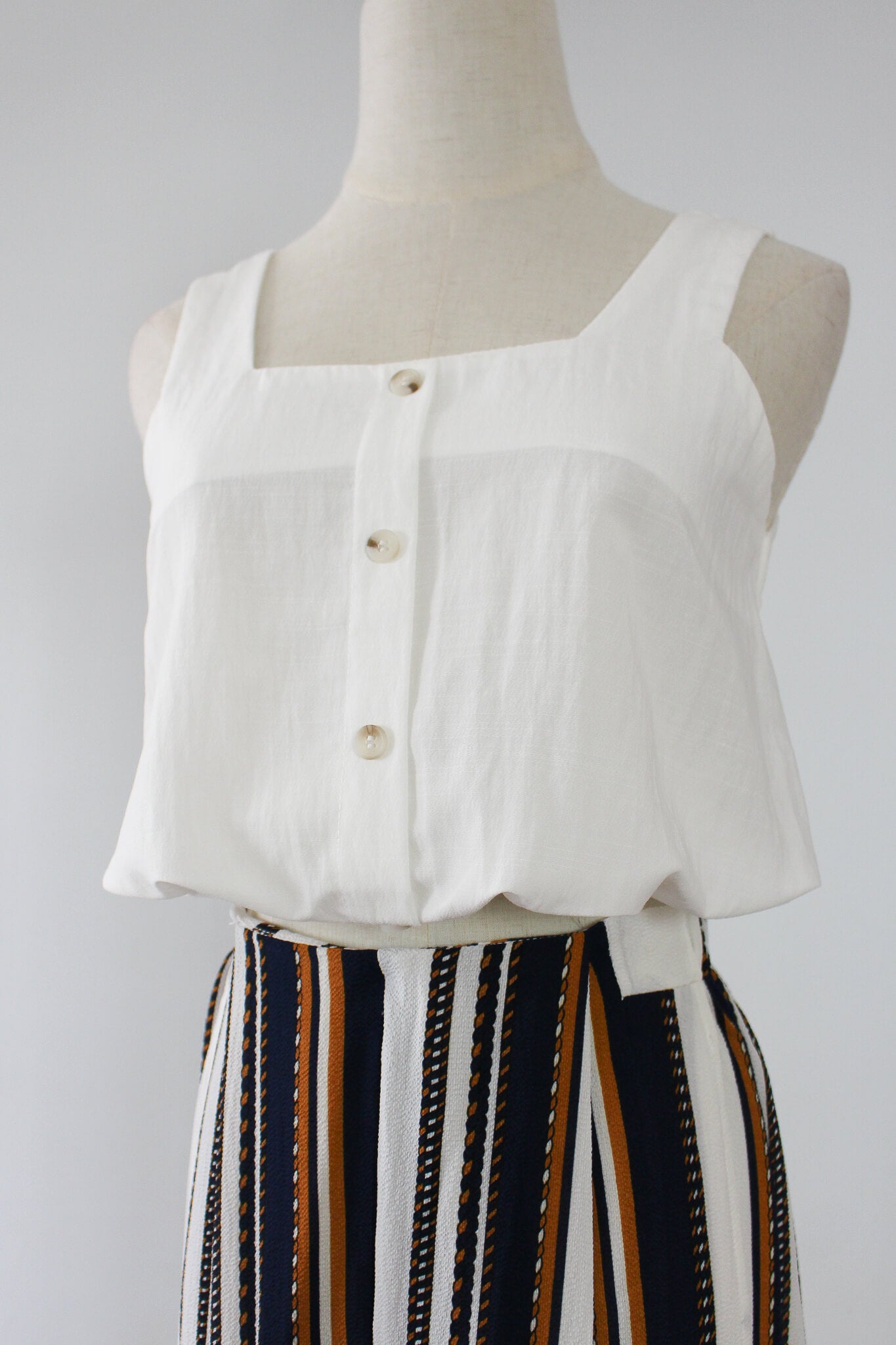 Sleeveless Drawstring Cropped Top with buttons