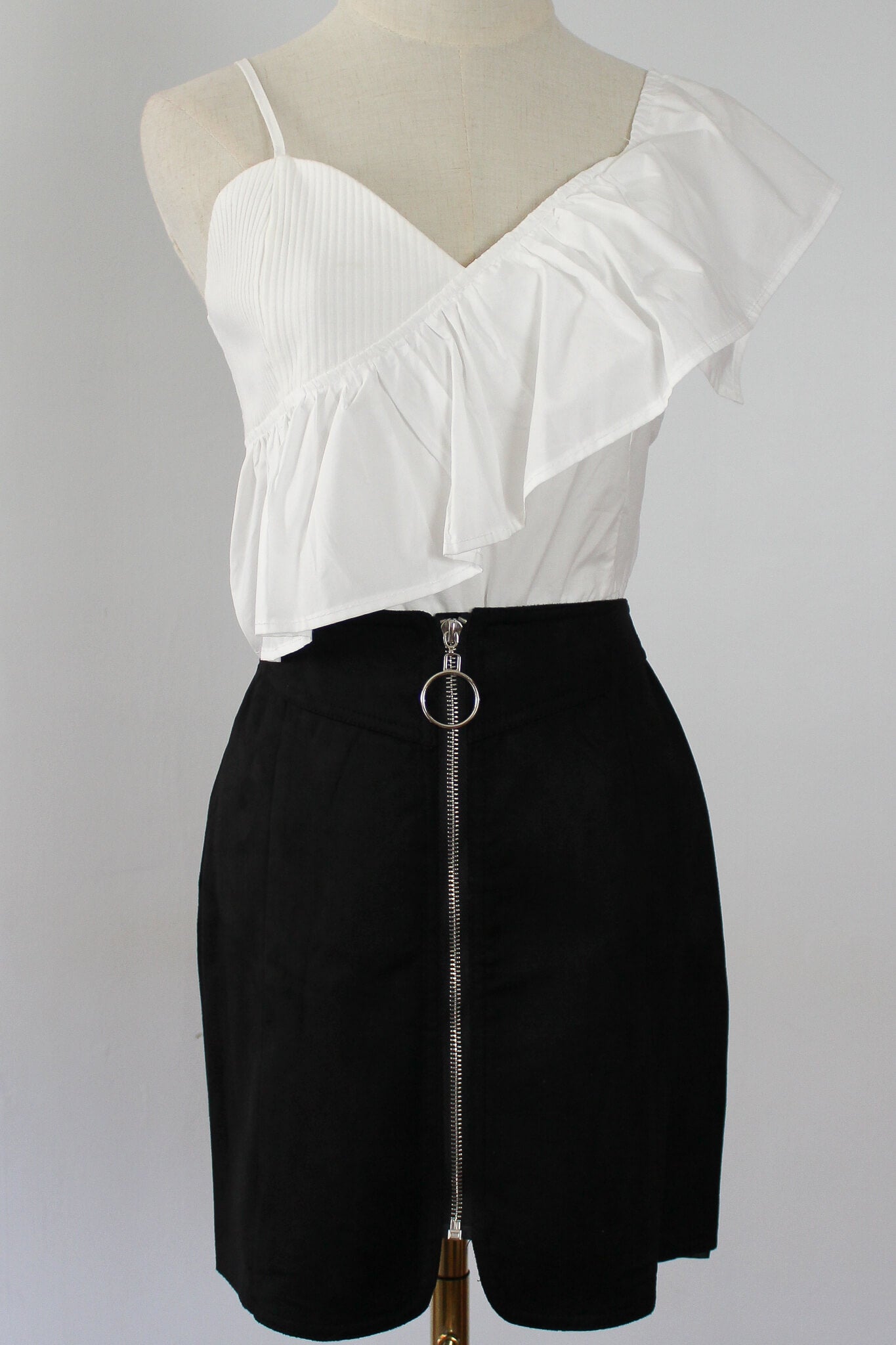 Front zipper skirt with suede like material. High waist fit