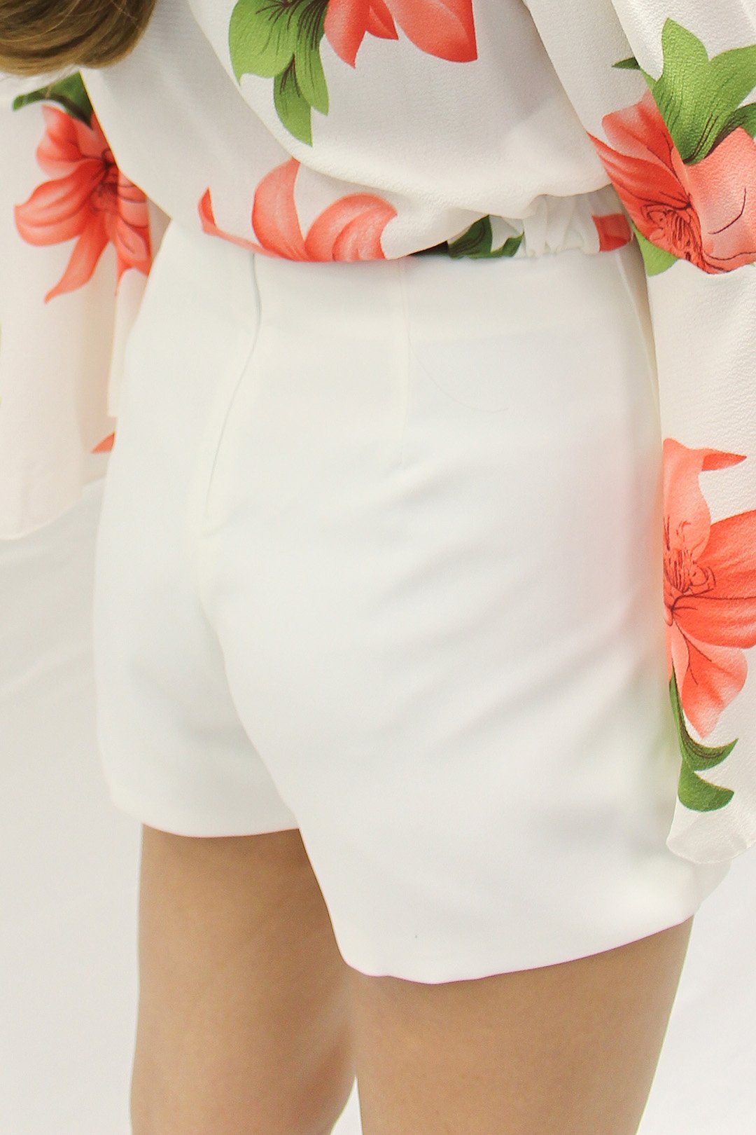 white high waist shorts with pocket and buckle